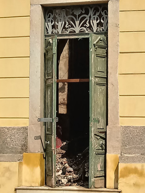 Uma das portas o Museu Nacional, 03/09/2018